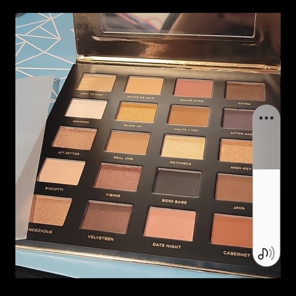 Iconic London Eyeshadow pallet